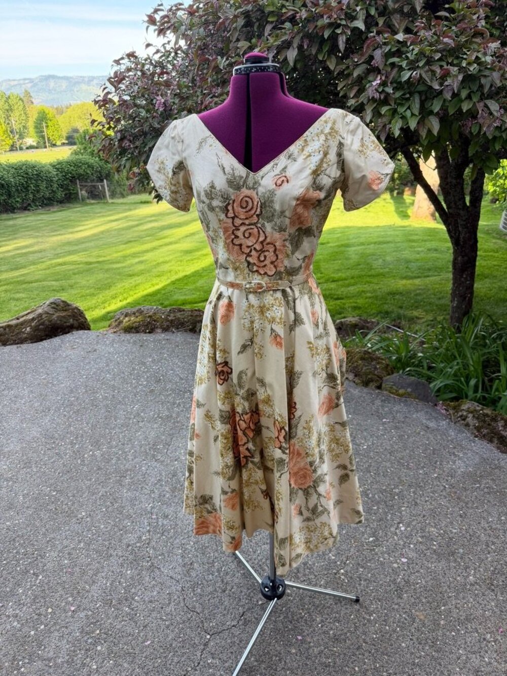 Exquisite 50's fit & flare floral dress